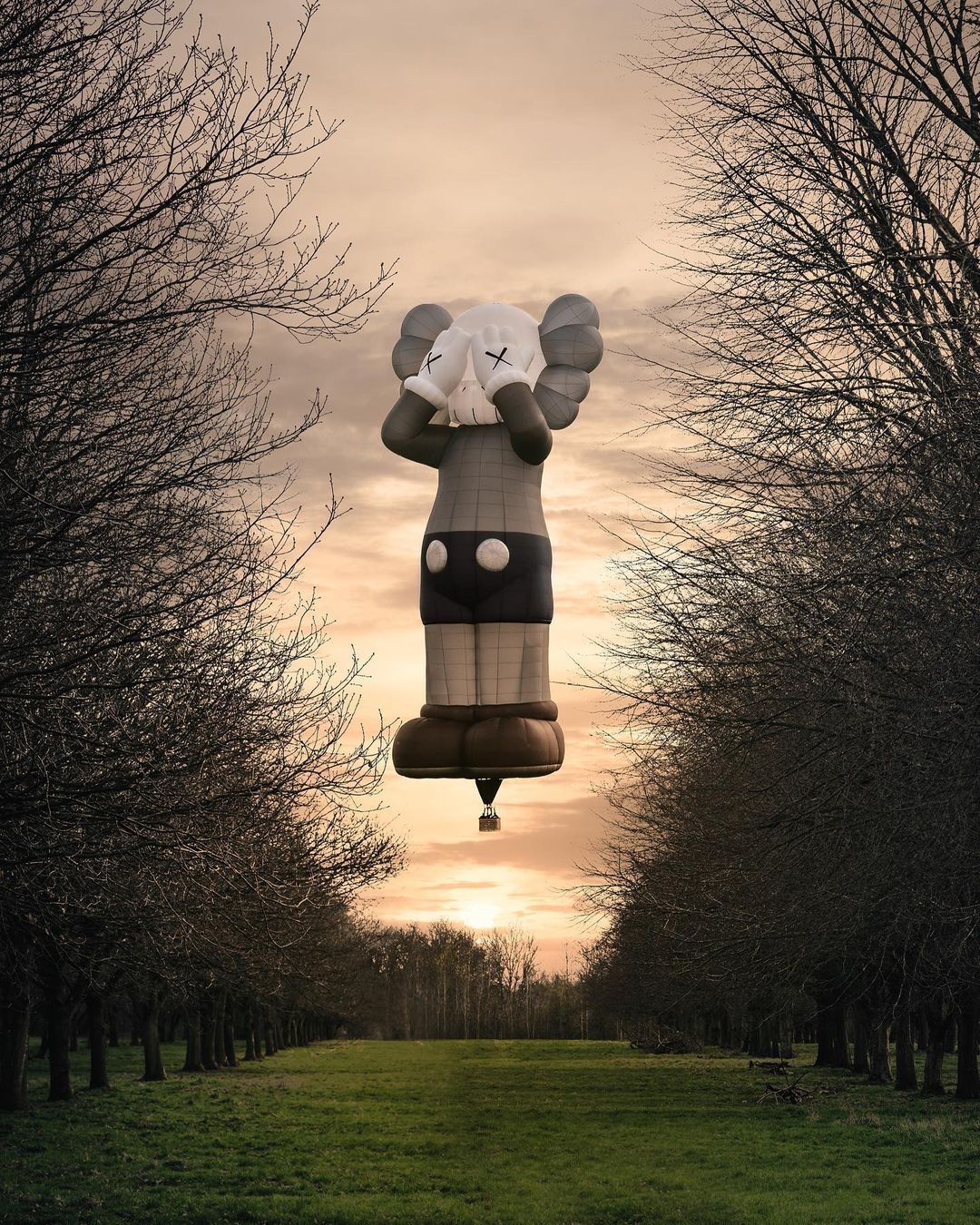 KAWS:HOLIDAY Hot-Air Balloon