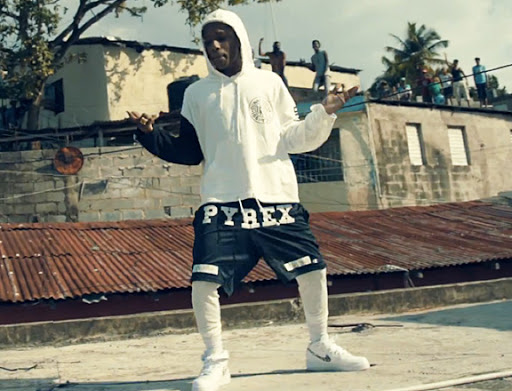 是在說你朋友嗎？饒舌歌手 A$AP Rocky：「穿搭太多 Logo，就像是個白癡」