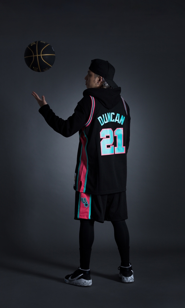 台灣販售預告｜湖人紫金變黑金更帥！Mitchell & Ness 顛覆傳統推出「 Reload 異色」系列球衣！