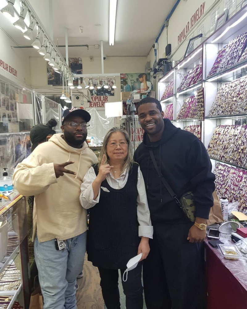 嘻哈囝必朝聖紐約 OG 潮店 Popular Jewelry × DSM 推出別注飾品！細看澳門大媽如何變身潮流女王