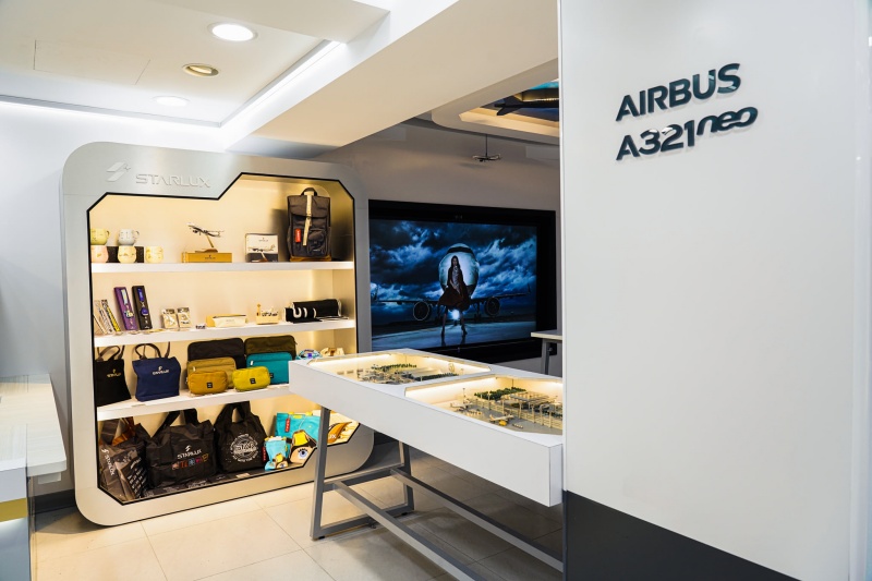 全球首間「星宇航空 x 7-11 主題門市」 24 小時歡迎光臨！航空迷準備偽登機出國吧！