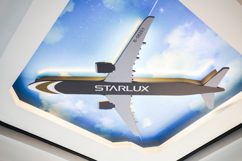 全球首間「星宇航空 x 7-11 主題門市」 24 小時歡迎光臨！航空迷準備偽登機出國吧！