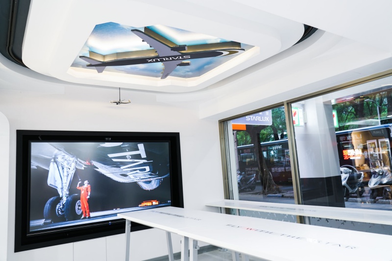 全球首間「星宇航空 x 7-11 主題門市」 24 小時歡迎光臨！航空迷準備偽登機出國吧！