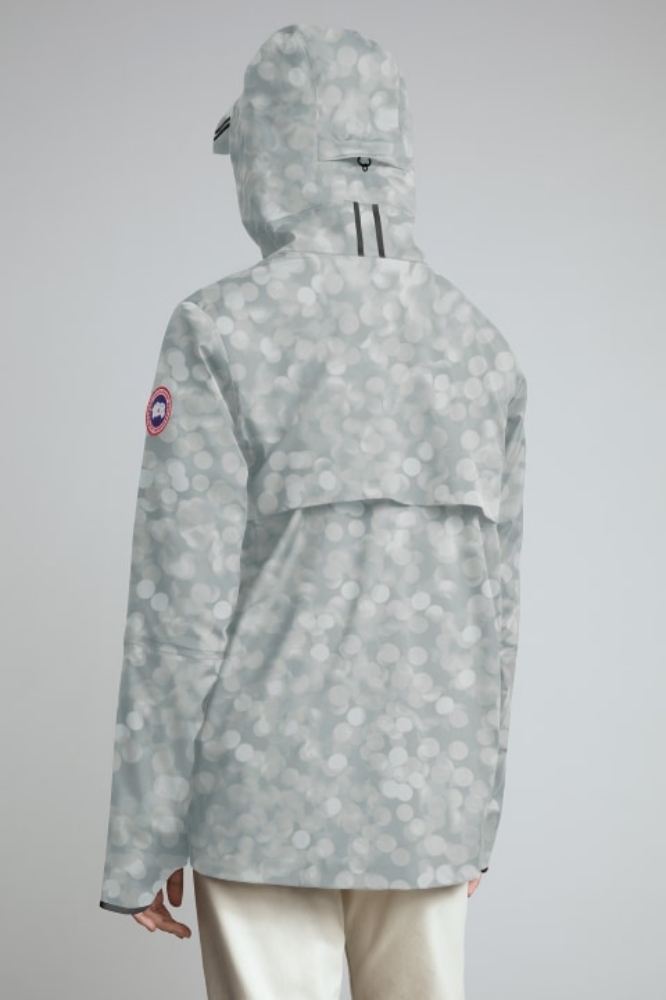 加拿大高端機能品牌 Canada Goose 推出的風雨衣，讓你從極地、雨淋到城市街頭都是主角！