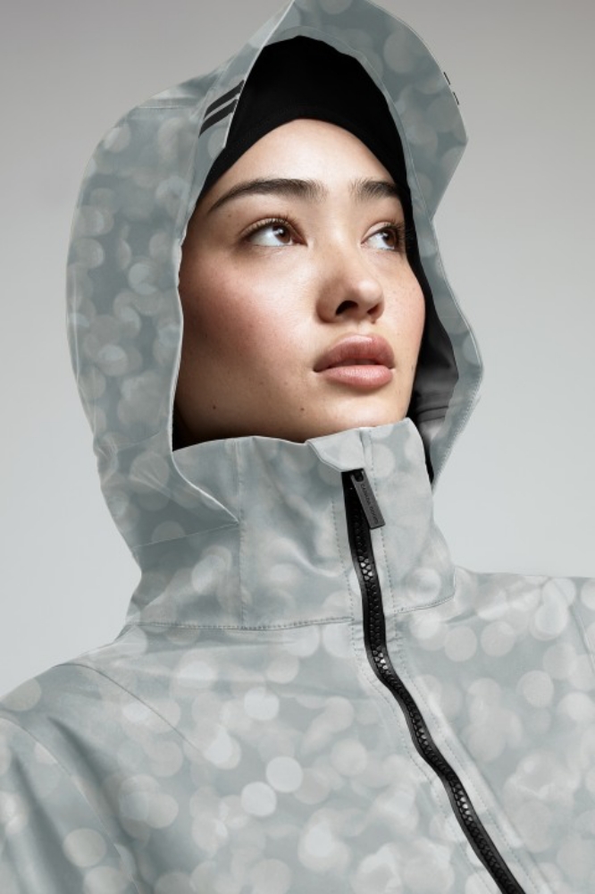加拿大高端機能品牌 Canada Goose 推出的風雨衣，讓你從極地、雨淋到城市街頭都是主角！