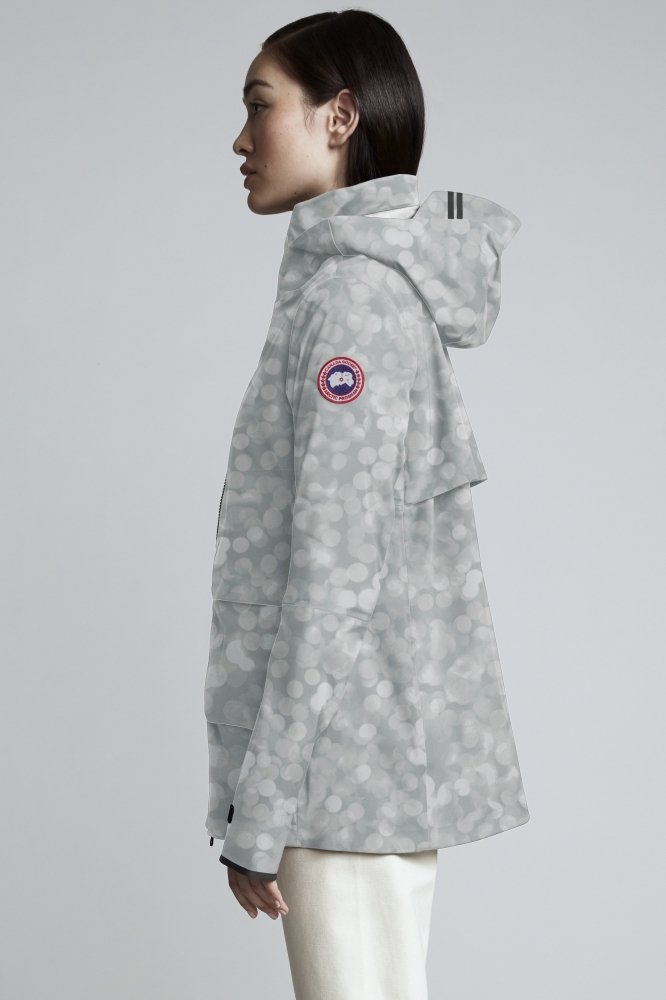 加拿大高端機能品牌 Canada Goose 推出的風雨衣，讓你從極地、雨淋到城市街頭都是主角！