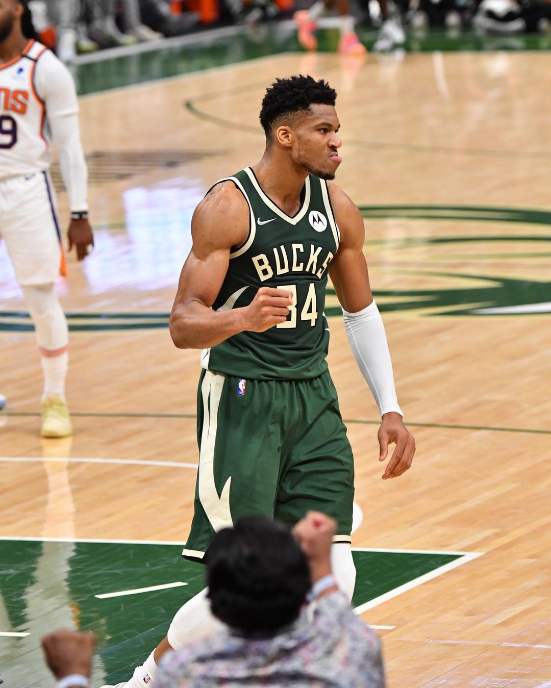 傷退回來更威猛！字母哥全場狂砍 41 分領軍公鹿大勝太陽，主場拿下第一勝！