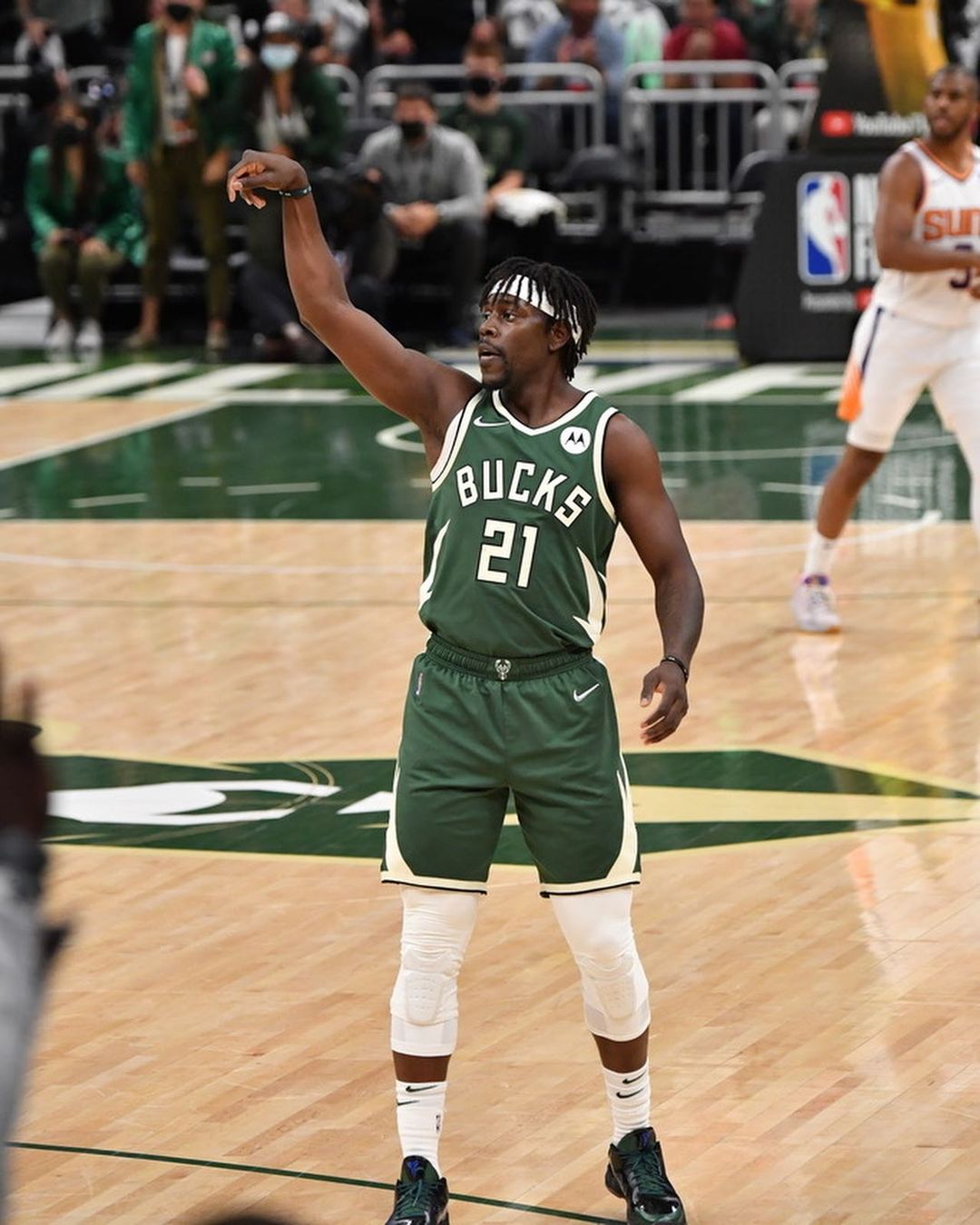 傷退回來更威猛！字母哥全場狂砍 41 分領軍公鹿大勝太陽，主場拿下第一勝！