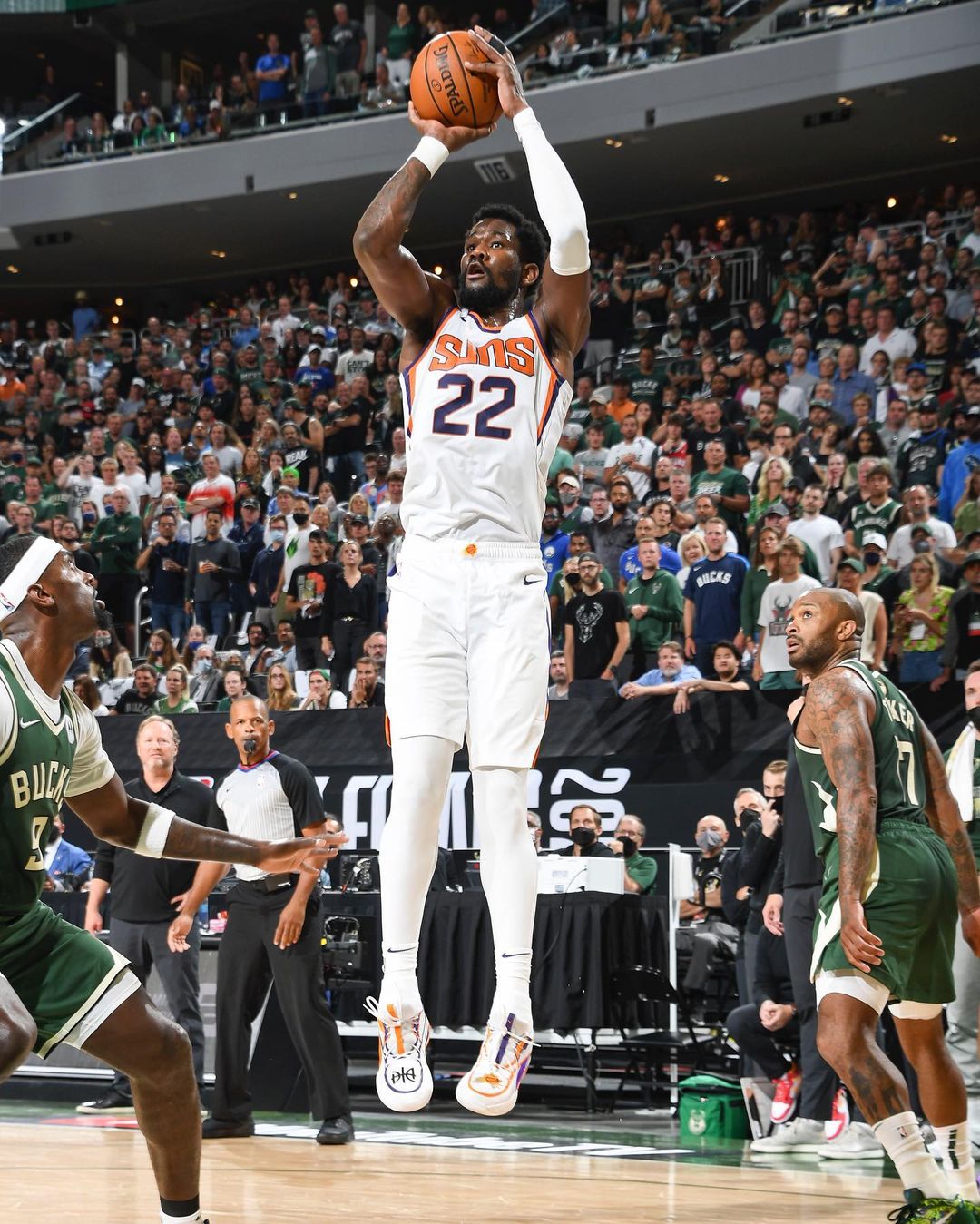 傷退回來更威猛！字母哥全場狂砍 41 分領軍公鹿大勝太陽，主場拿下第一勝！