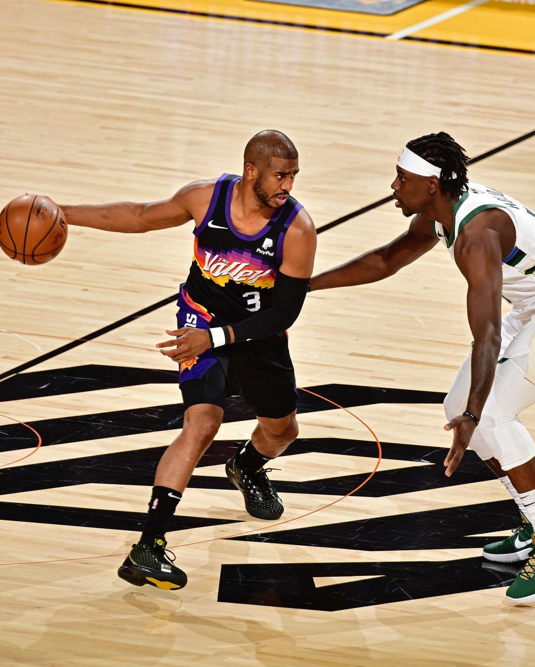 關鍵時刻又失誤！公鹿天王山之戰驚險擊敗太陽，離冠軍只剩一步之遙！