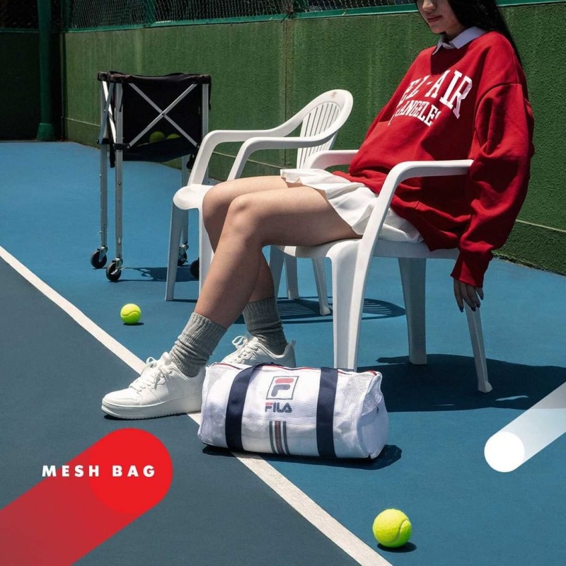運動街頭風！星巴克 x FILA 聯名系列釋出，經典紅藍白隨行杯、包袋 12 大品項一次看！