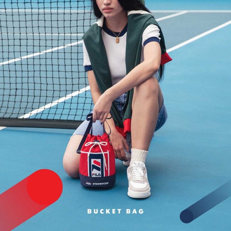 運動街頭風！星巴克 x FILA 聯名系列釋出，經典紅藍白隨行杯、包袋 12 大品項一次看！