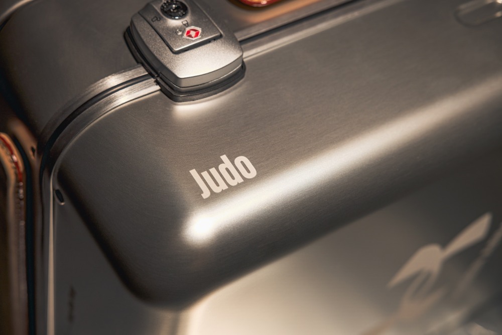 注入鋼鐵意志！UNDER ARMOUR 為菁英運動員打造「Team UA專屬應援行李箱」，限量好禮期間限定免費送！