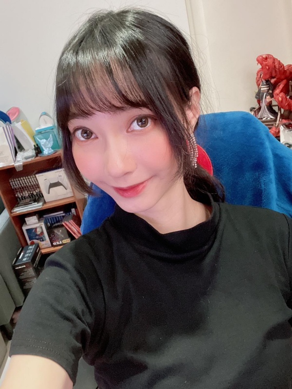 直播主網紅 Sandy 珊迪私密生活遭駭外流！沉默 2 天首發聲：很煎熬　網友齊聲送暖「你很棒！加油！」