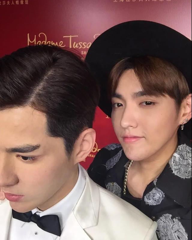 吳亦凡單膝跪地跟自己表白，結果或要坐牢前蠟像被爆換囚服