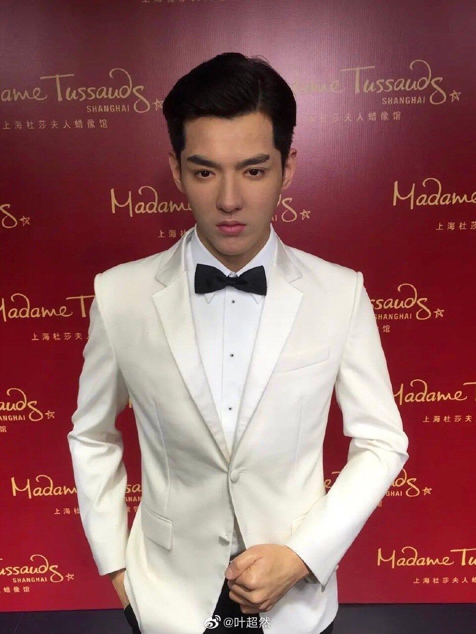 吳亦凡單膝跪地跟自己表白，結果或要坐牢前蠟像被爆換囚服