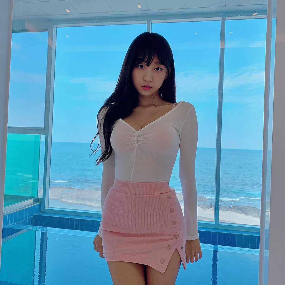 堪稱最強？除了台灣 E 奶林襄，這兩位「換衣影片 Youtuber」也是無聲勝有聲