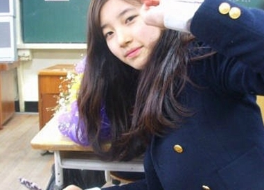 被 JYP 喻為全能型藝人的她，帶你認識這位「國民初戀」裴秀智！