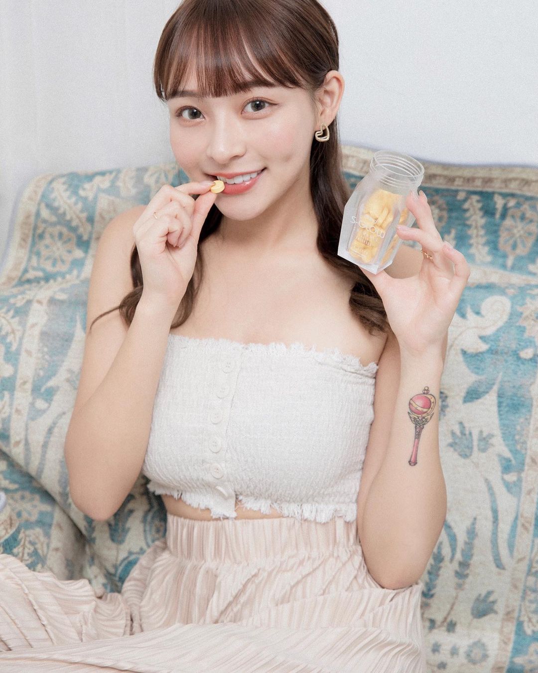 堪稱最強？除了台灣 E 奶林襄，這兩位「換衣影片 Youtuber」也是無聲勝有聲