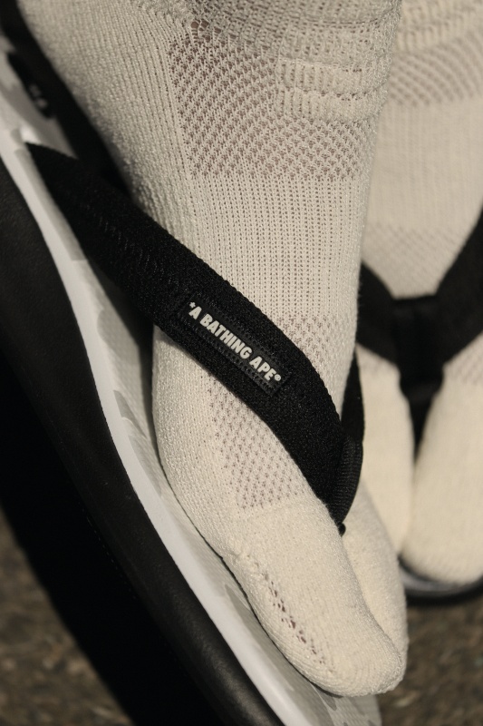 台灣販售預告｜今夏最潮聯名人字拖 BAPE x Havaianas 首批上線秒殺，第二波「這天」開搶！