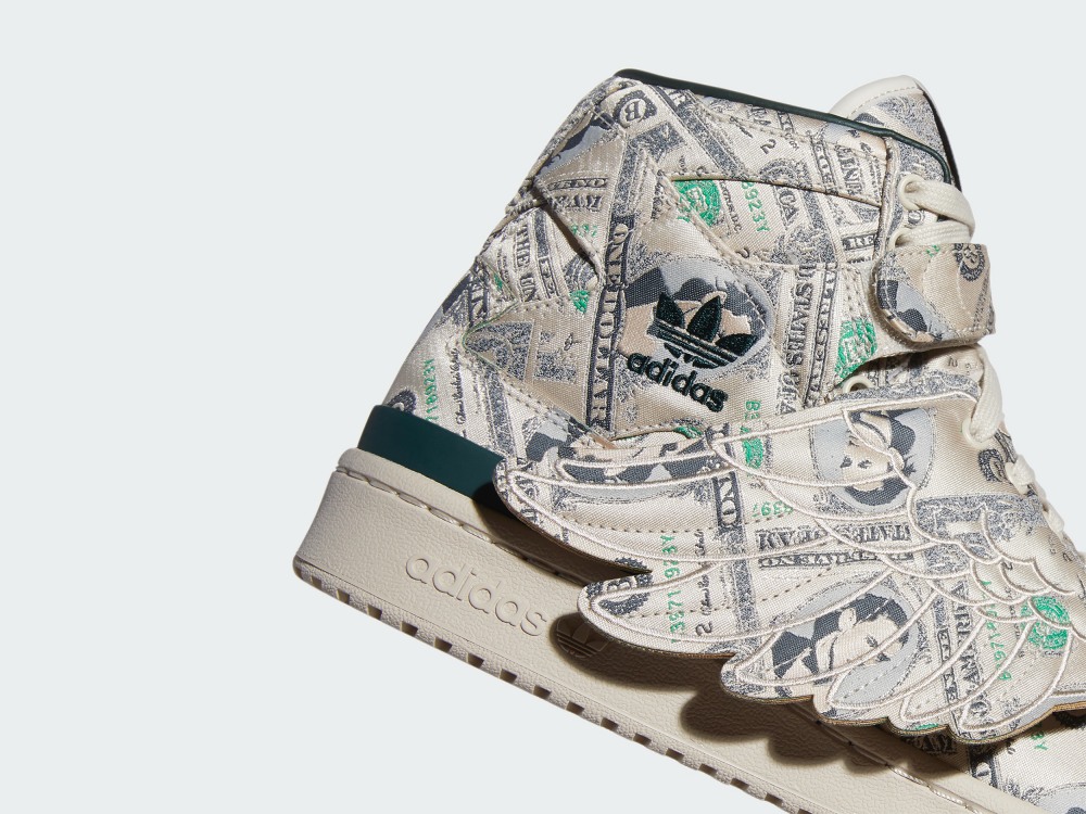 暗喻錢錢飛走了？adidas Originals x Jeremy Scott Money Wings 聯名今日開賣，經典翅膀超吸睛！