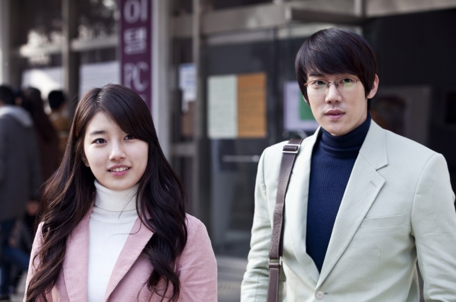 被 JYP 喻為全能型藝人的她，帶你認識這位「國民初戀」裴秀智！