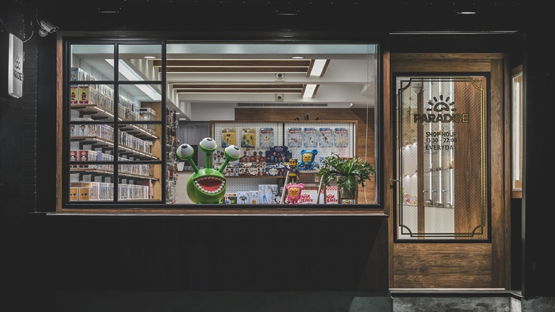 歡慶第 15 年頭！台北玩具名所 Paradise 攜手龍家昇打造專屬改裝開幕活動，加碼開賣奈良美智限量檯燈！