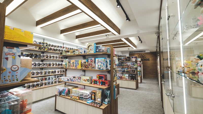 歡慶第 15 年頭！台北玩具名所 Paradise 攜手龍家昇打造專屬改裝開幕活動，加碼開賣奈良美智限量檯燈！