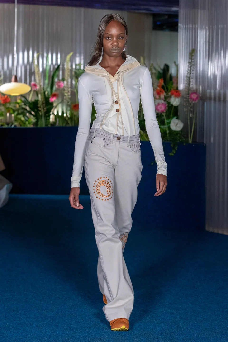 Kiko Kostadinov 2022 春夏女裝系列發佈，這是在海邊享受夕陽落下的記憶