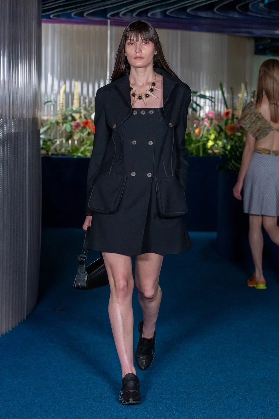 Kiko Kostadinov 2022 春夏女裝系列發佈，這是在海邊享受夕陽落下的記憶