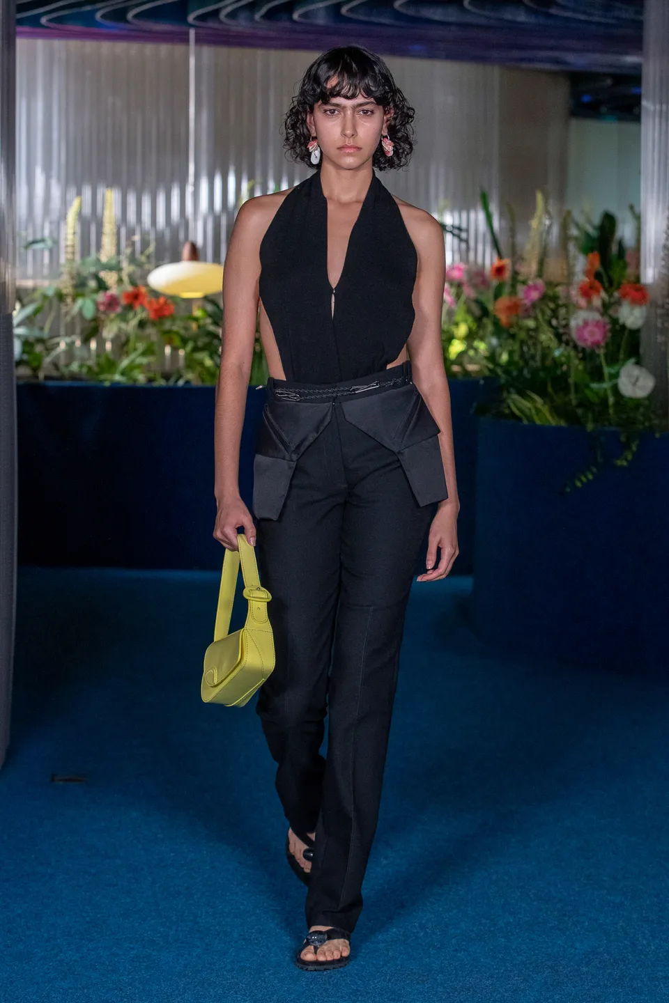 Kiko Kostadinov 2022 春夏女裝系列發佈，這是在海邊享受夕陽落下的記憶