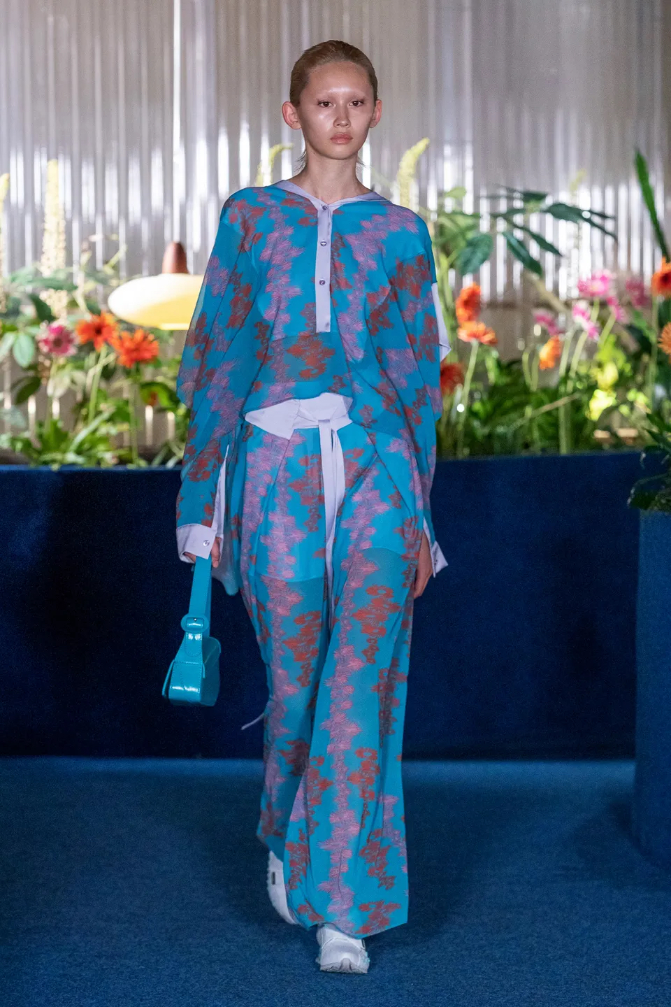 Kiko Kostadinov 2022 春夏女裝系列發佈，這是在海邊享受夕陽落下的記憶