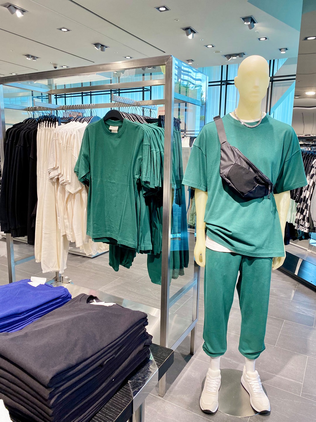護理師Style正流行？！H&M 全新休閒套裝系列撞手術服？醫護讚：我們的日常變時尚了！