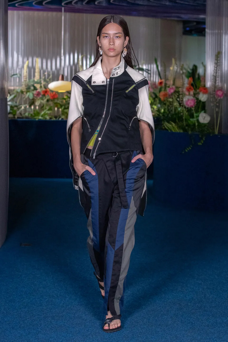 Kiko Kostadinov 2022 春夏女裝系列發佈，這是在海邊享受夕陽落下的記憶