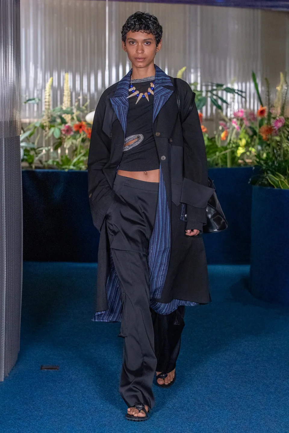 Kiko Kostadinov 2022 春夏女裝系列發佈，這是在海邊享受夕陽落下的記憶