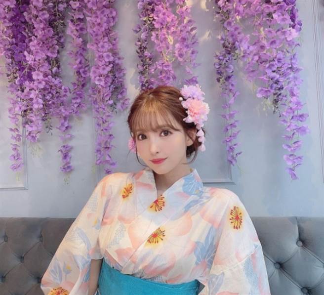 日本片要被抵制？AV 女優三上悠亞「穿漢服露深溝」遭嗆辱華：趕出中國