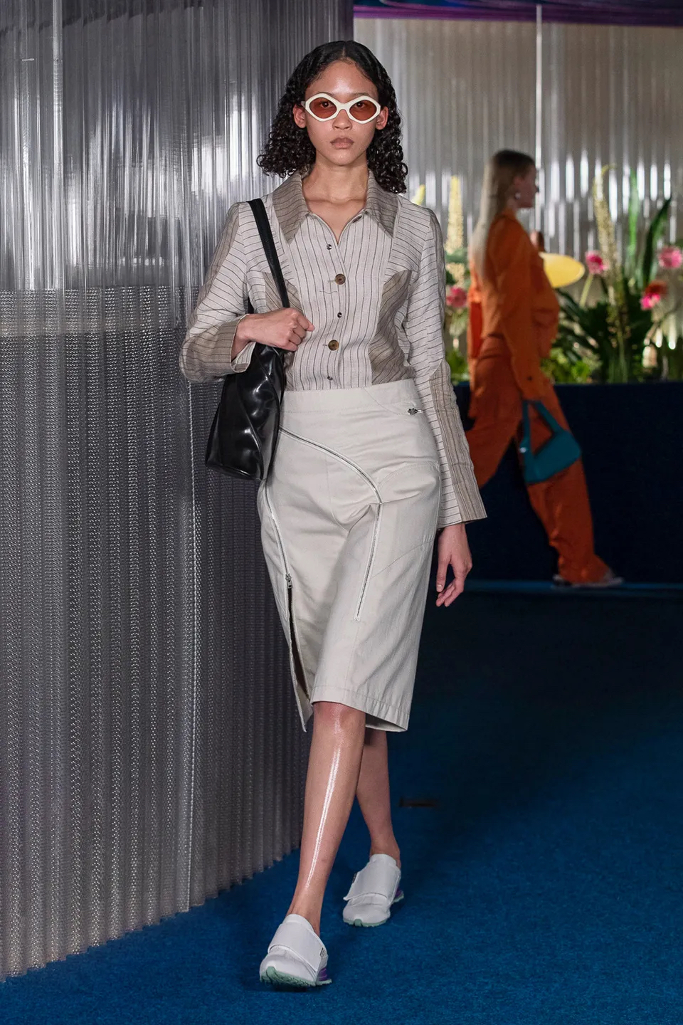 Kiko Kostadinov 2022 春夏女裝系列發佈，這是在海邊享受夕陽落下的記憶