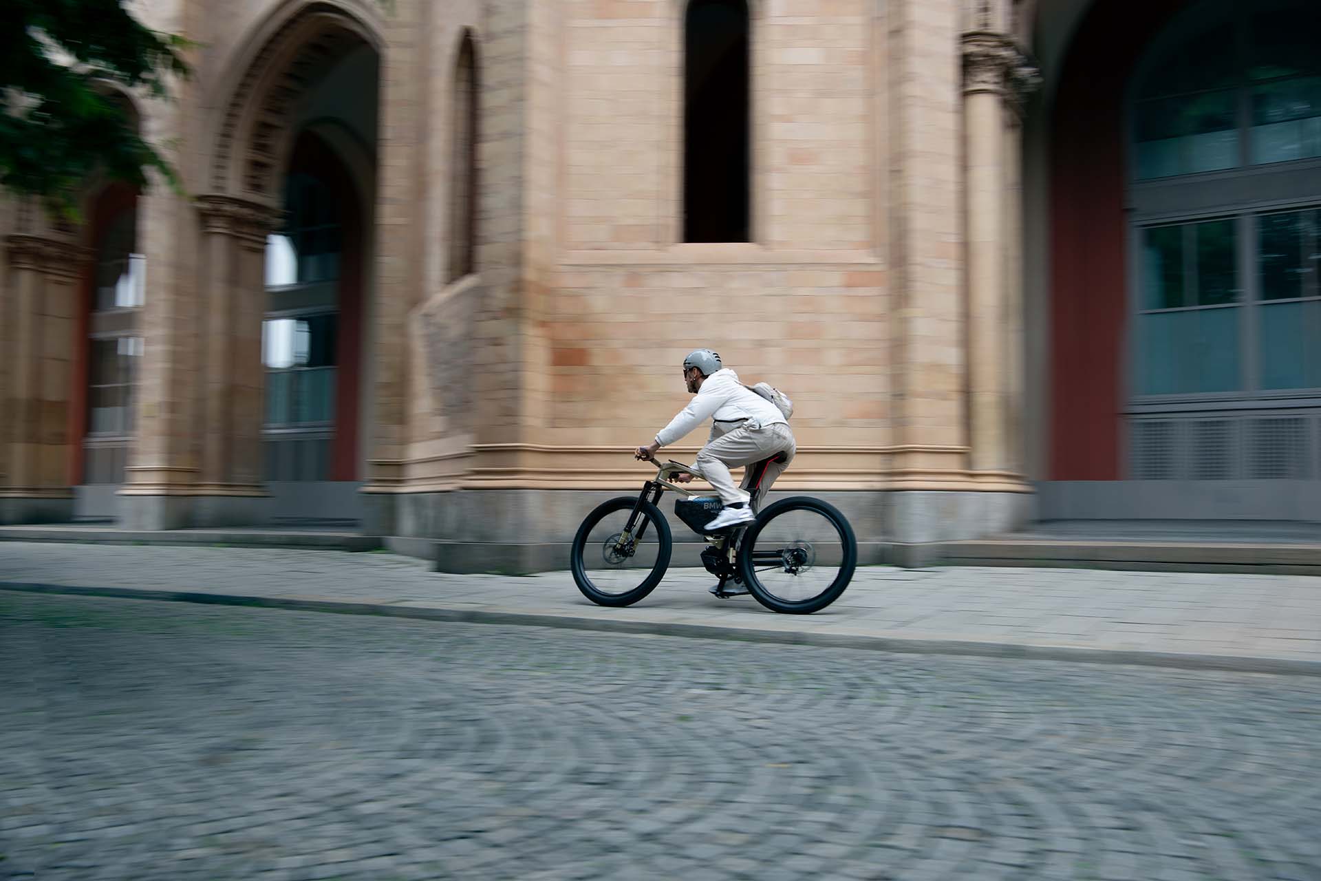 想像力無極限！BMW 發表 i Vision AMBY / Motorrad Vision AMBY 雙概念電動車！