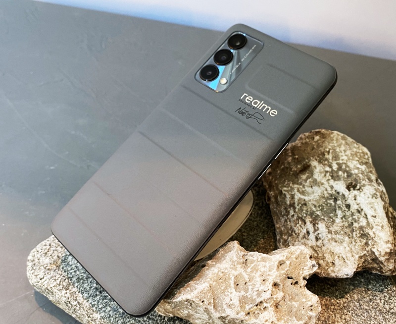 日本設計師深澤直人旅行箱加持「realme GT大師版」初登台！街拍濾鏡隨時喚起旅行的美好！