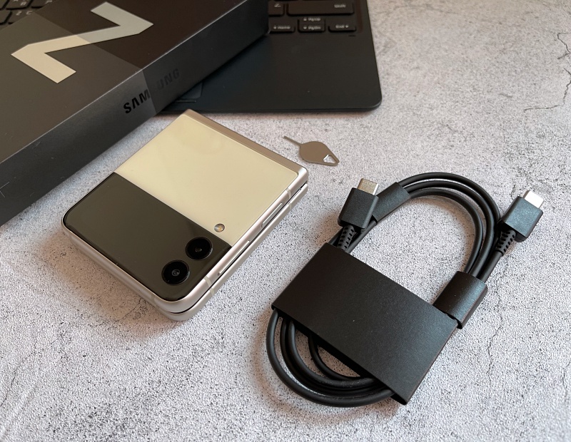 COOL開箱｜握在手裡就是焦點！三星 Galaxy Z Flip 3 亮點：小而美、功能齊、IPX8 防水、Flex 模式
