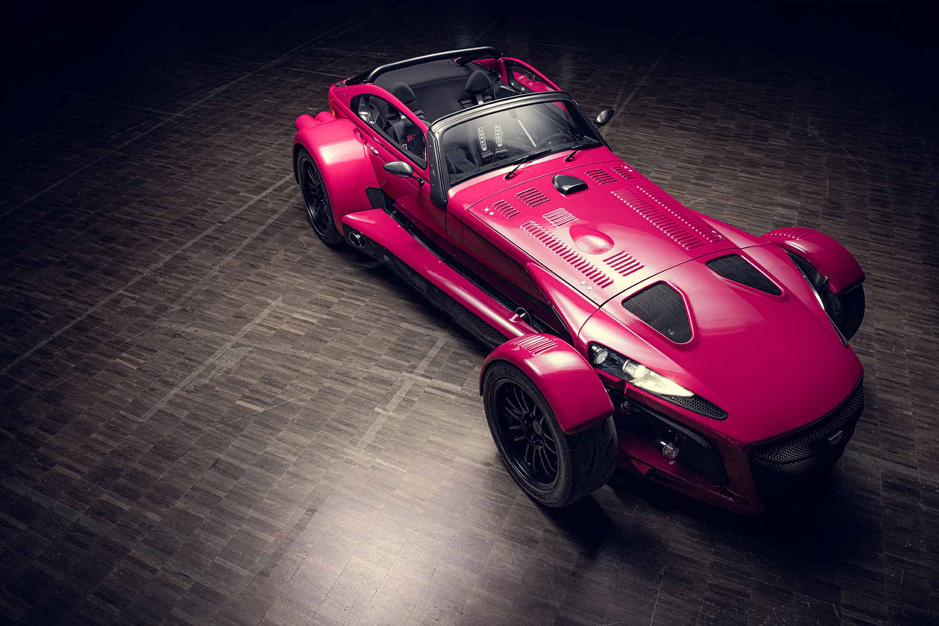 車庫怎能缺這酷玩意兒？Donkervoort 推出 D8 GTO Individual Series 復古跑車！
