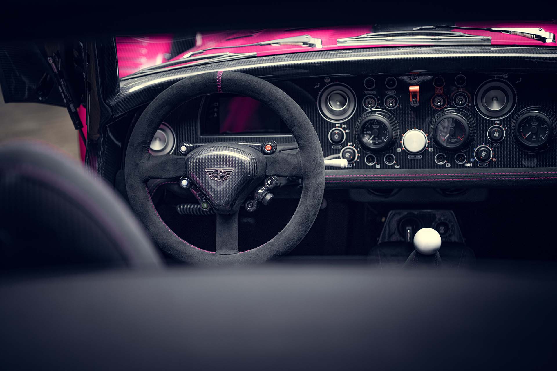 車庫怎能缺這酷玩意兒？Donkervoort 推出 D8 GTO Individual Series 復古跑車！