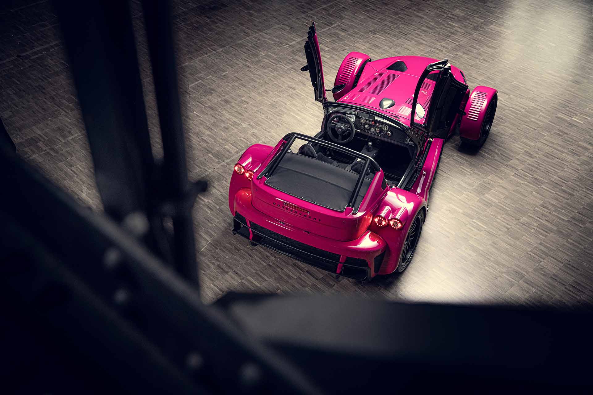 車庫怎能缺這酷玩意兒？Donkervoort 推出 D8 GTO Individual Series 復古跑車！