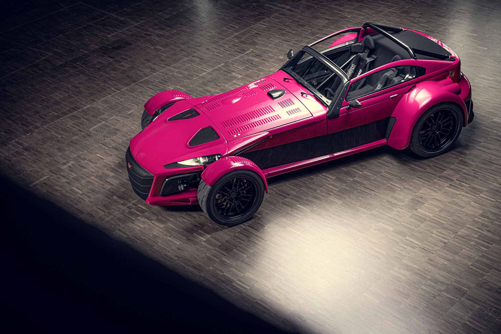 車庫怎能缺這酷玩意兒？Donkervoort 推出 D8 GTO Individual Series 復古跑車！