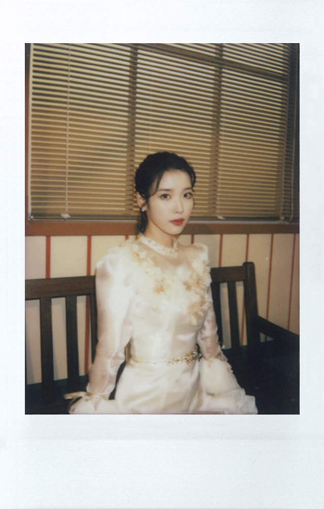 出道 13 週年揪代言品牌捐 8.5 億！ IU 送上 13 張未曝光美照甜蜜告白粉絲