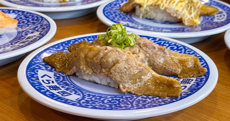 肉食控注意！藏壽司二度插旗新莊，「享肉盛宴」+ 「角落小夥伴」療癒小物　將在中秋前夕隆重登場