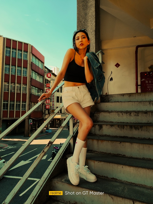 日本設計師深澤直人旅行箱加持「realme GT大師版」初登台！街拍濾鏡隨時喚起旅行的美好！