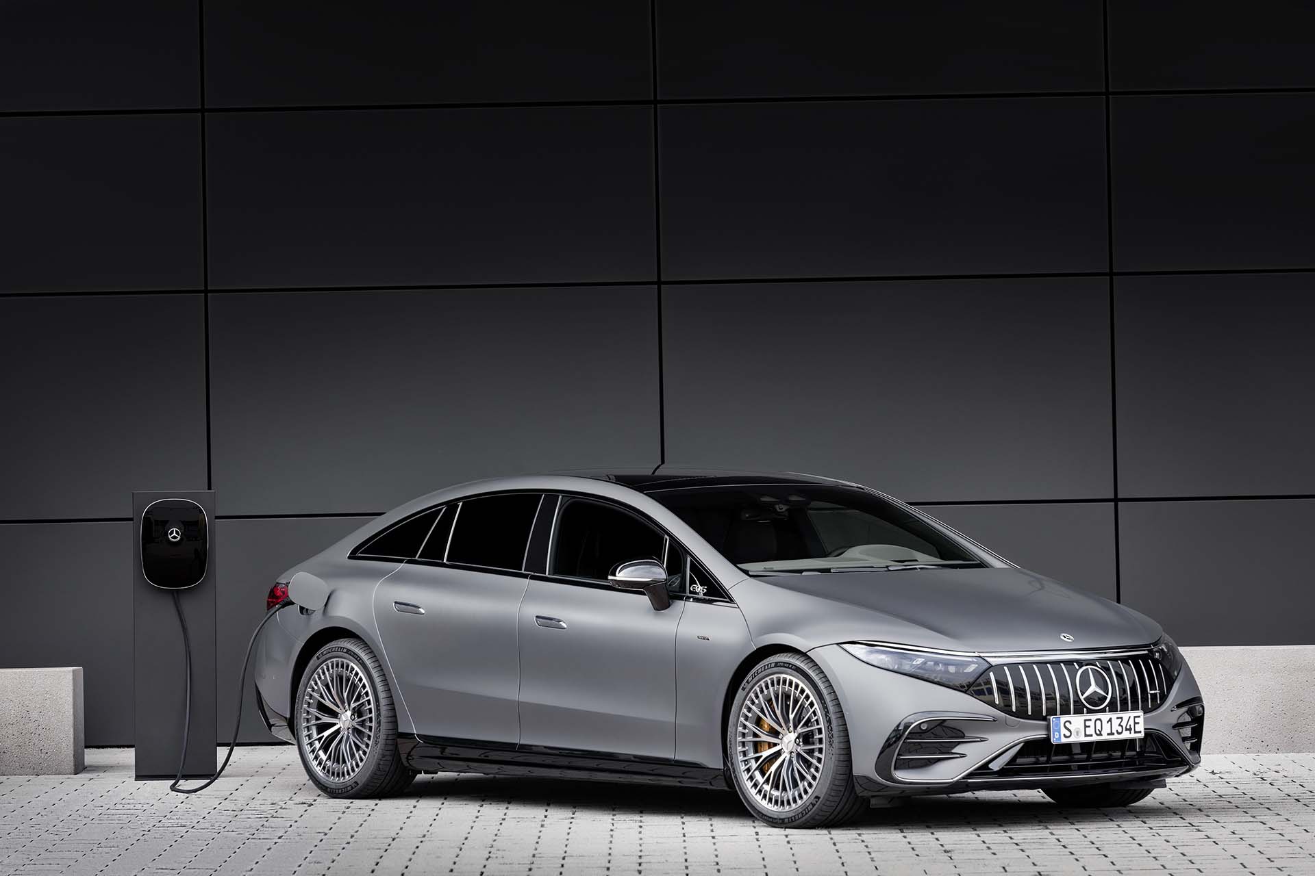 AMG 不只要開大的！Mercedes-AMG EQS 53 4MATIC+ 純電性能旗艦登場！