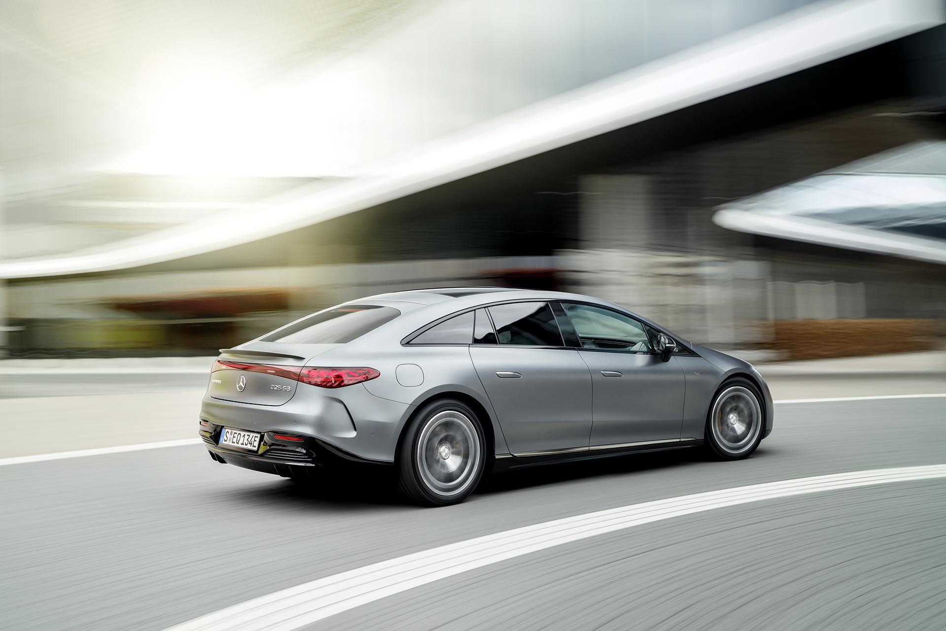 AMG 不只要開大的！Mercedes-AMG EQS 53 4MATIC+ 純電性能旗艦登場！