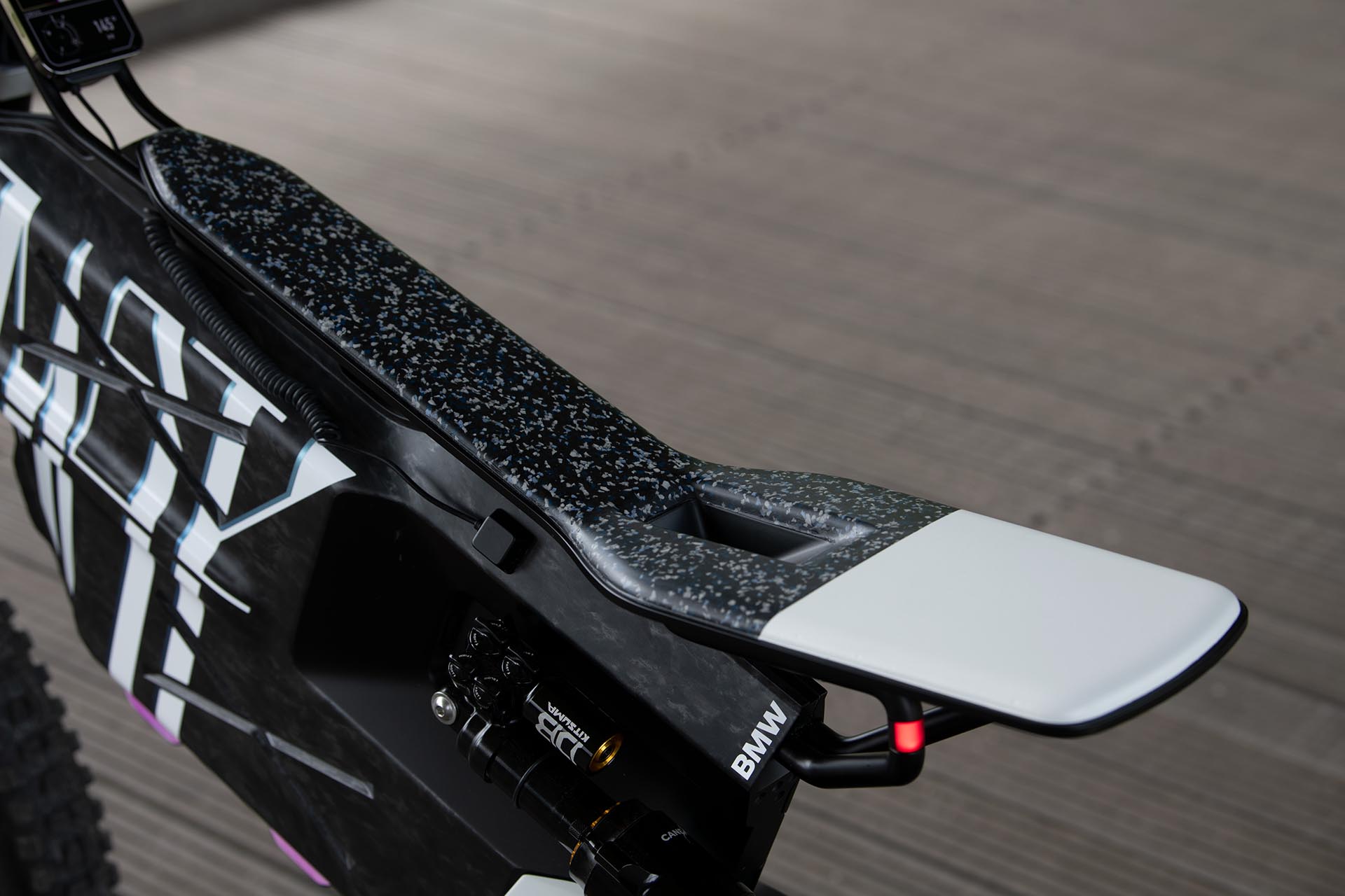 想像力無極限！BMW 發表 i Vision AMBY / Motorrad Vision AMBY 雙概念電動車！